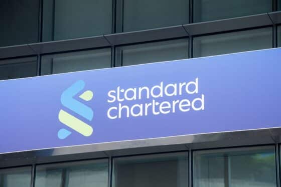 Los ETF de Solana y XRP llegarán, pero en 2025: Standard Chartered