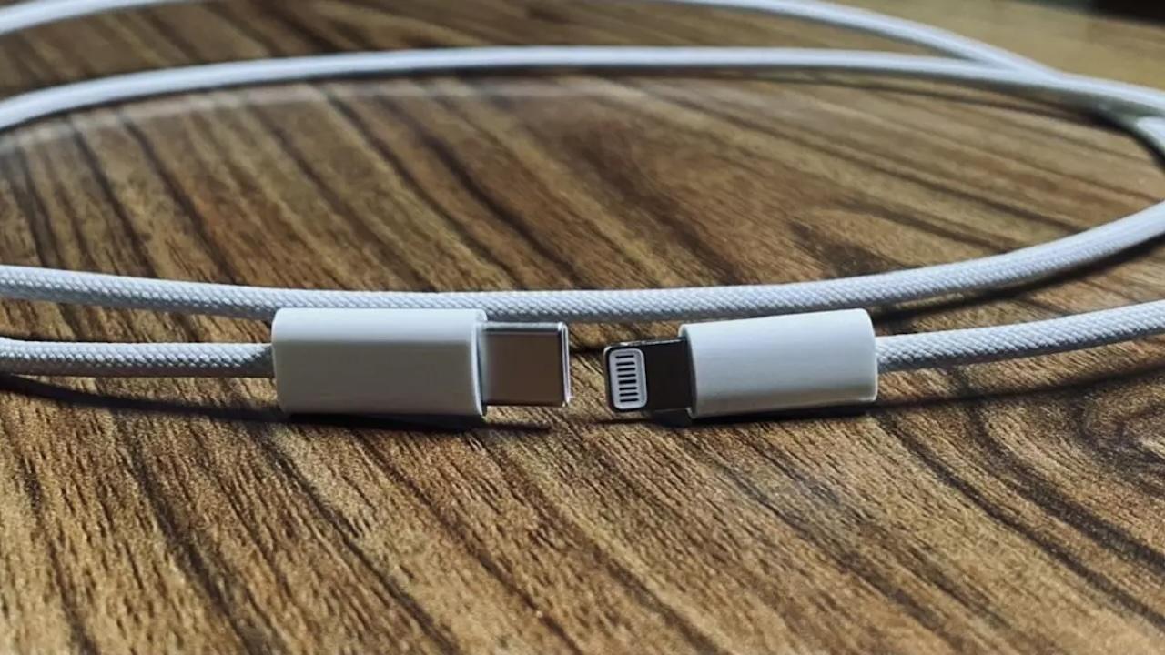 El cable de carga rápida de Apple de 2 metros está a un precio único