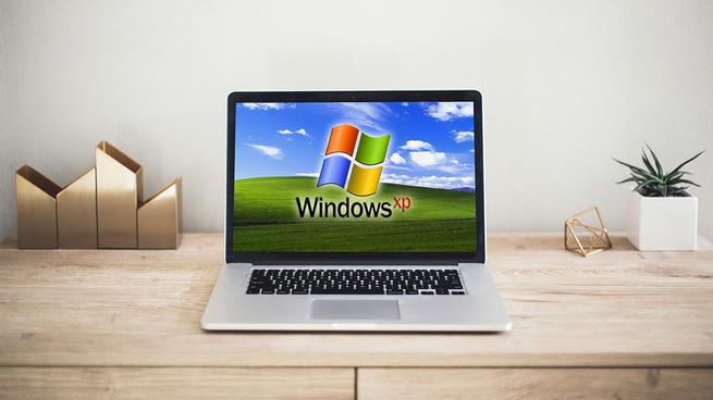 Imagina un MacBook con pantalla táctil funcionando con Windows XP: alguien lo ha hecho