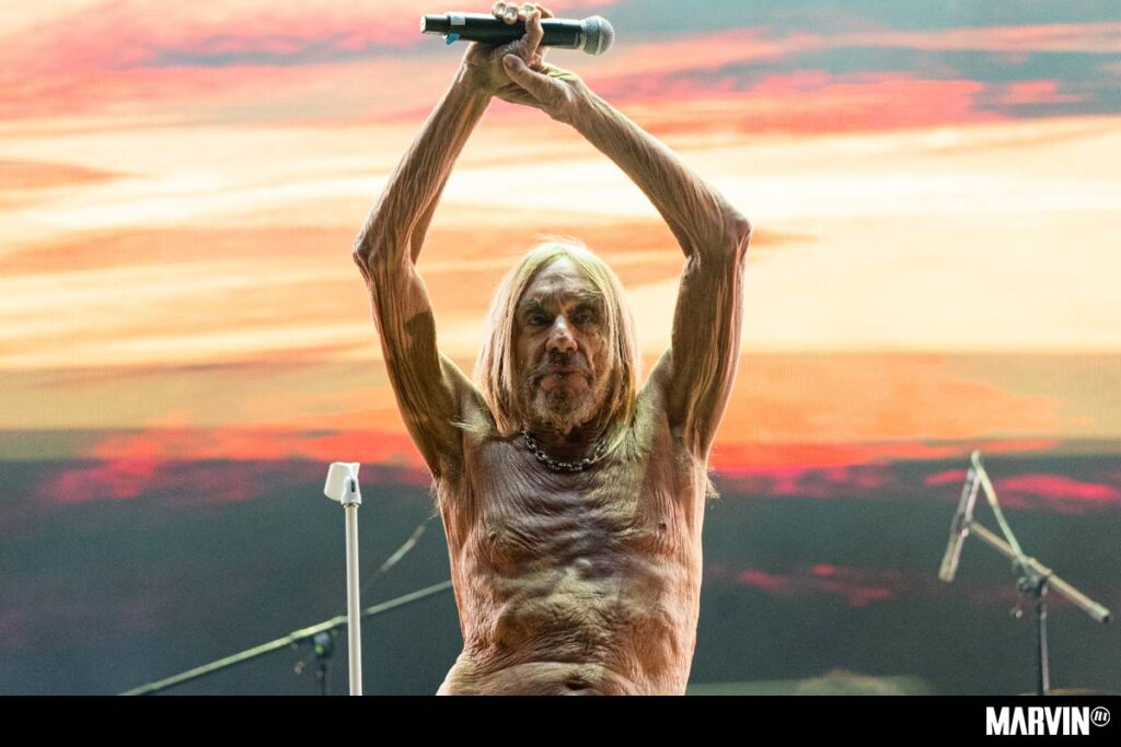 Iggy Pop en el Corona Capital: Ladridos, maldiciones y escupitajos