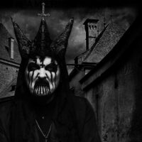 Miembros de METAL CHURCH, EXODUS, BURNING WITCHES y EVILE se unen en un homenaje a King Diamond por Halloween