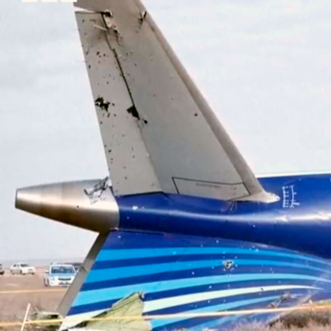 Fuentes del gobierno de Azerbaiyán afirman que las defensas antiaéreas rusas derribaron el avión de Azerbaijan Airlines