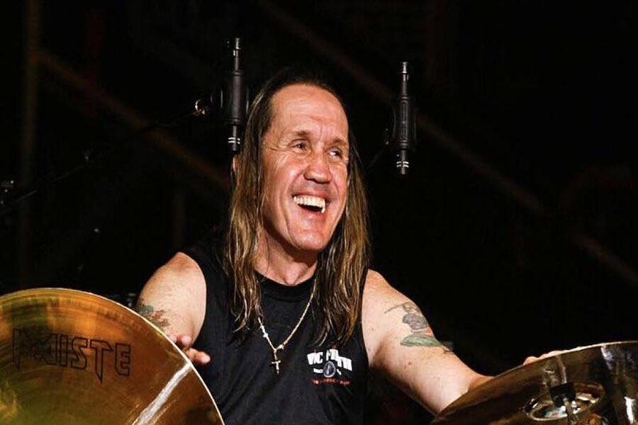 EDITORIAL – Nicko McBrain: Un legado inmortal en Iron Maiden