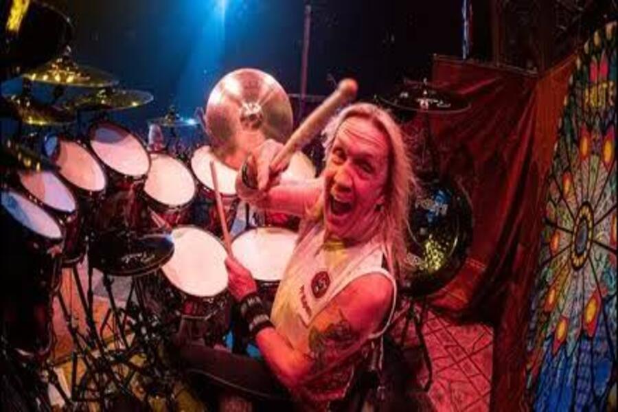 Las 5 mejores canciones de Iron Maiden con Nicko McBrain