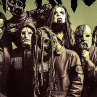 Clown de SLIPKNOT: «Hay muchos grupos horribles que van a ser nuestros futuros cabezas de cartel»