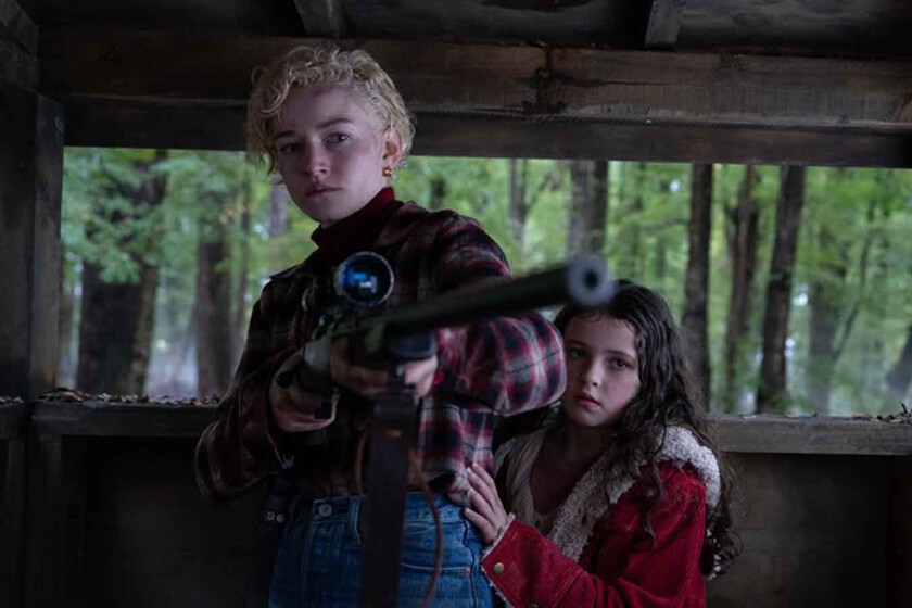 Julia Garner asegura que la versión de “Hombre lobo” dirigida por Leigh Whannell supera en terror a todas las anteriores interpretaciones del mito.