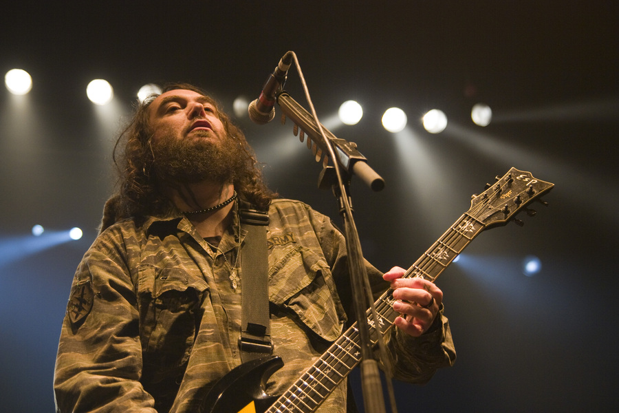 Max Cavalera defiende las regrabaciones de los primeros trabajos de Sepultura