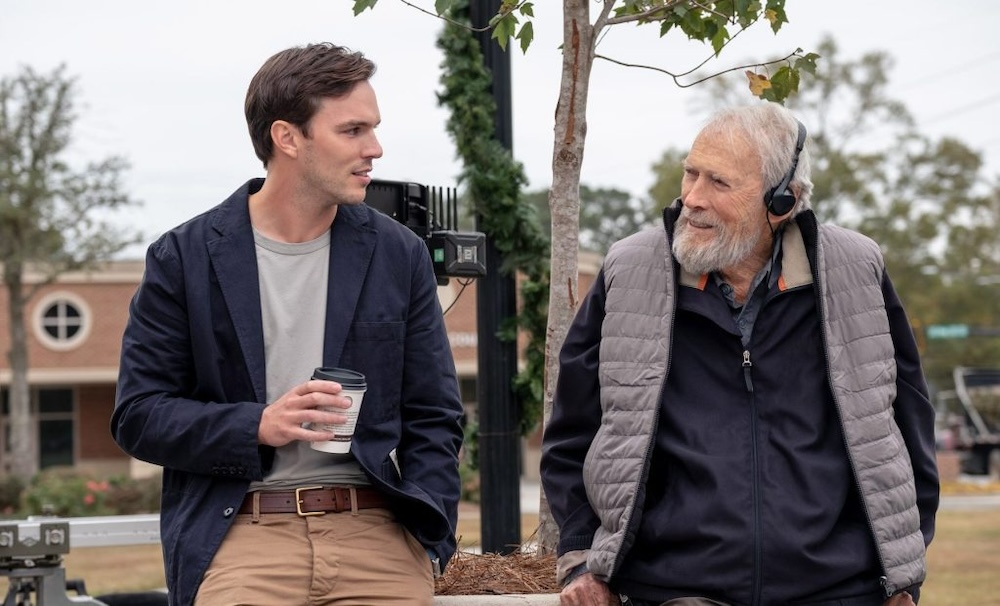 La dupla de Hoult e Eastwood lleva a buen puerto esta cinta que merecía mejor suerte en temporada de premios. Foto: Warner Bros. Pictures