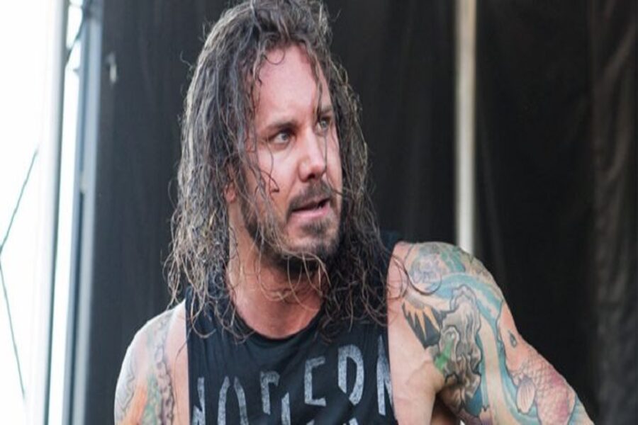 Tim Lambesis, vocalista de As I Lay Dying, es captado lastimando a un perro (VIDEO)