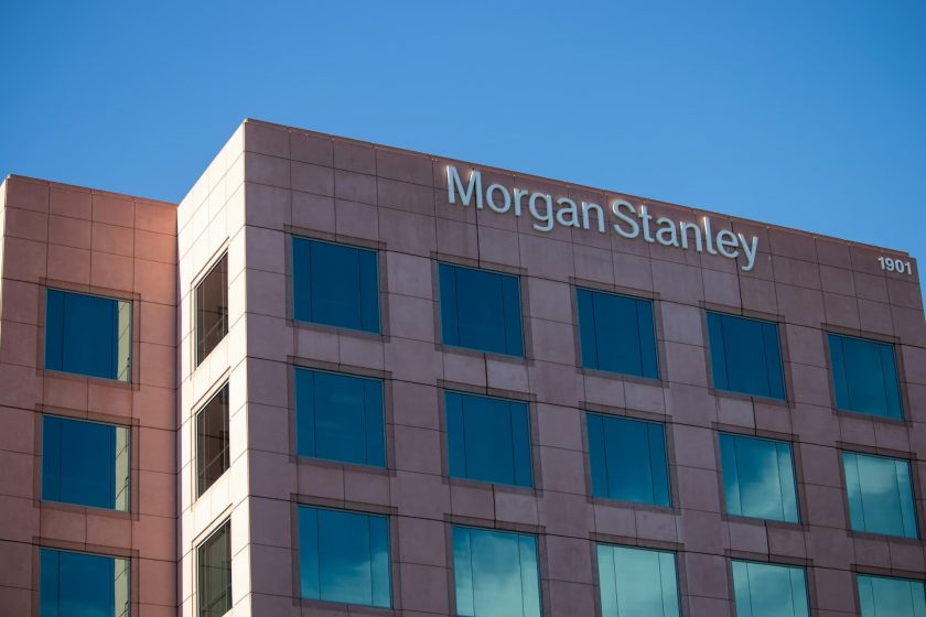 Morgan Stanley explora entrar al mercado cripto como facilitador de transacciones, confirma su CEO