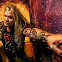 Sebastian Bach explica por qué ya no hace headbanging en sus conciertos