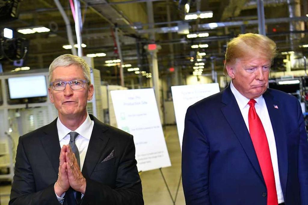 Donald Trump Tim Cook