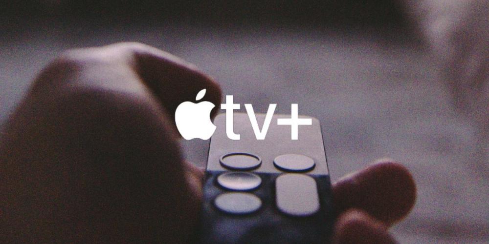 logo de apple tv+ con un mando de Apple TV de fondo