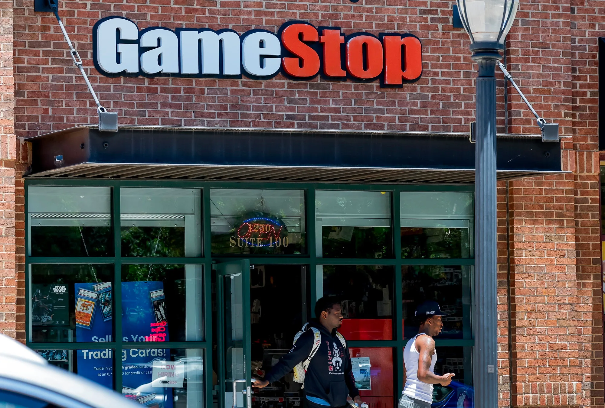 GameStop considera invertir en Bitcoin: sus acciones se disparan 20%