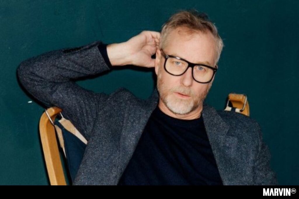 Matt Berninger se pone intenso y guitarrero en “Bonnet of Pins”