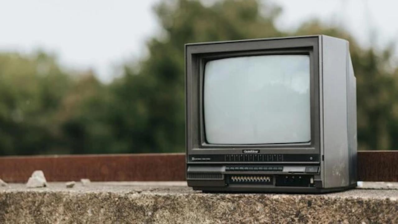 Así es como puedes conectar tu Mac a una TV antigua y tener una doble pantalla barata