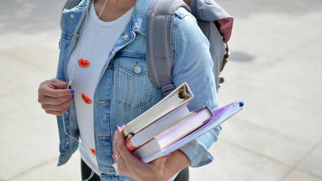 Nueva beca del 100% para estudiar un FP de informática en 2025: requisitos y cómo solicitarla