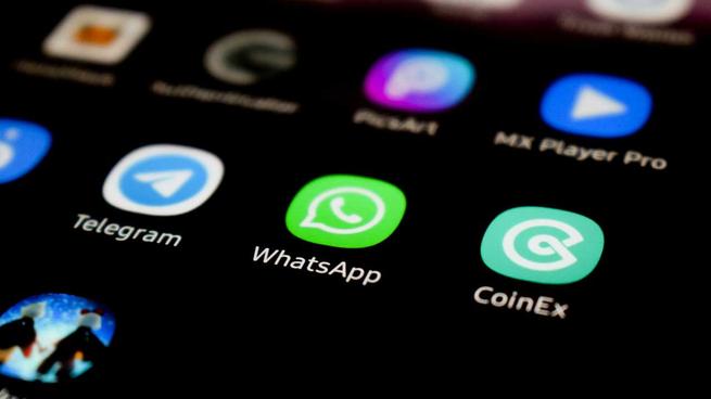 8 novedades que llegarán a WhatsApp en las próximas semanas: desde códigos QR para canales hasta el zoom en las videollamadas