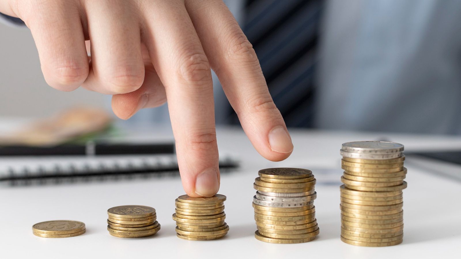 ¿Eres nuevo en la empresa, y cobras menos que otro compañero por el mismo trabajo? Cuidado, puede ser ilegal