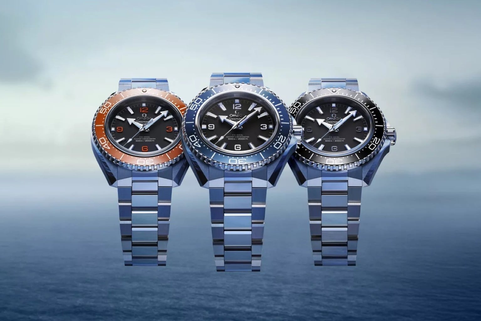 Glen Powell y Aaron Taylor-Johnson presentan la cuarta generación del OMEGA Planet Ocean