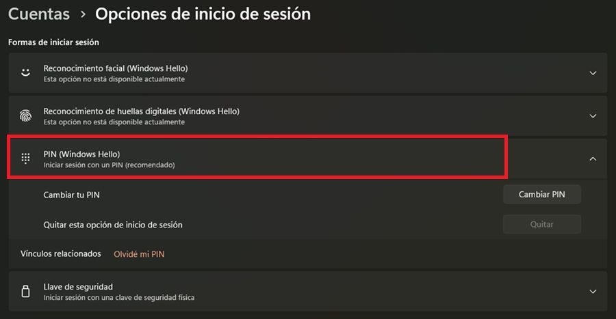 Panel de configuración de Opciones de inicio de sesión en Windows 11 donde s emuestra el reconocimiento facial, huella digital y PIN de WIndows Hello.