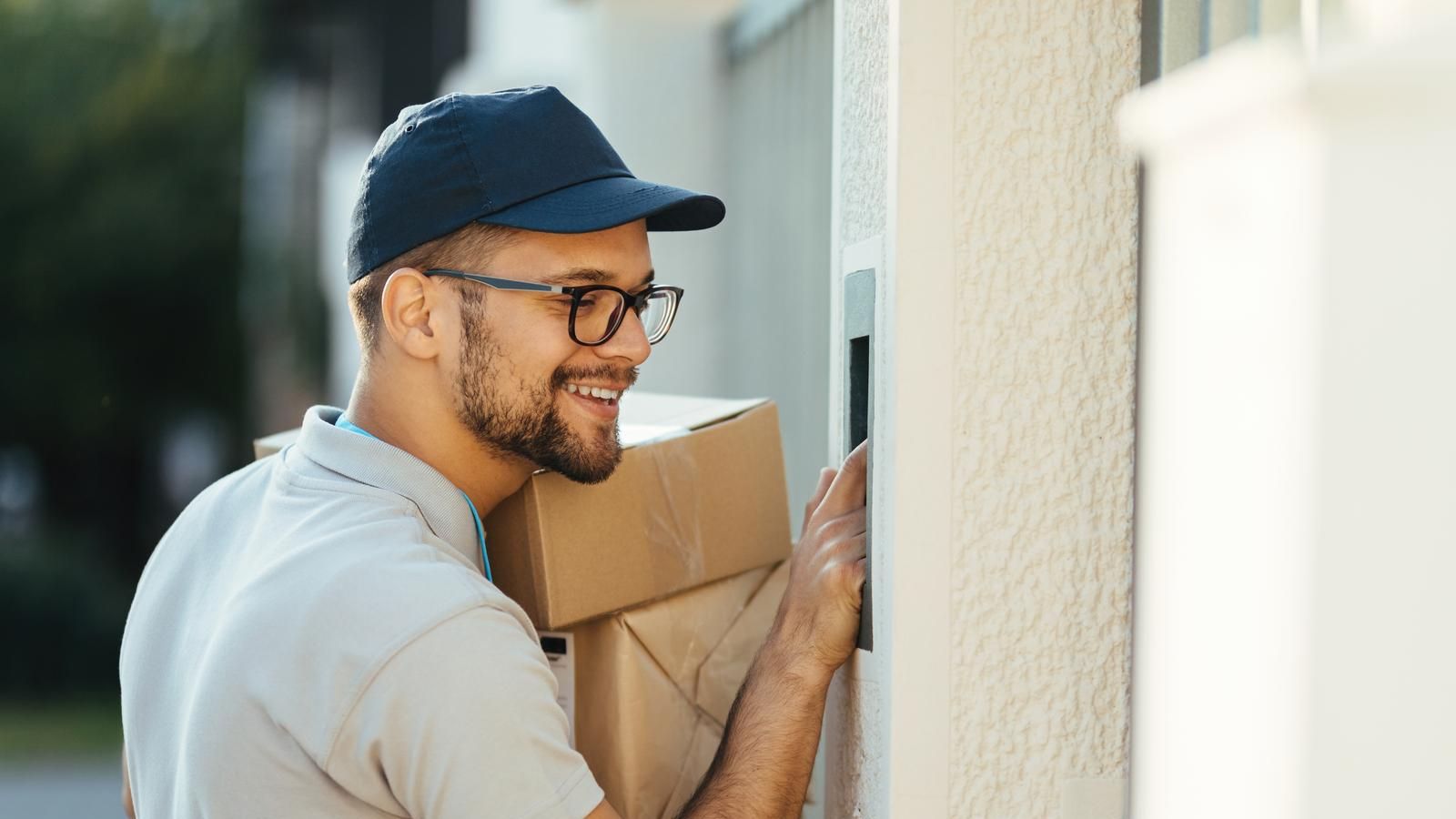 ¿Cuánto gana un repartidor de Amazon en España? Salario, horarios y cuota por paquetes en 2025