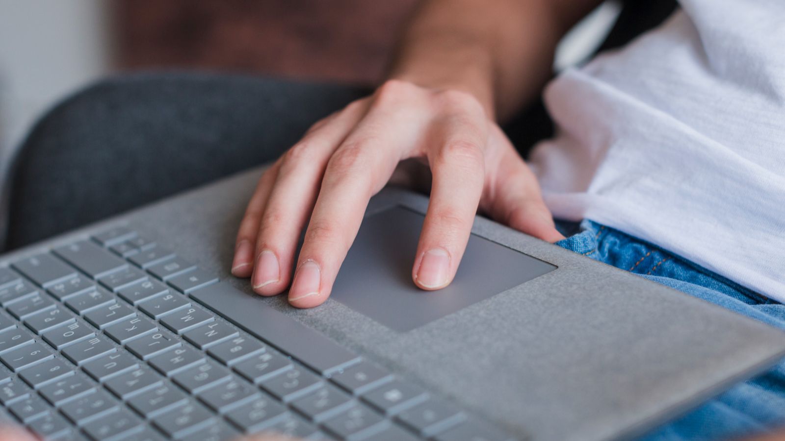 ¿Tienes problemas con tu touchpad? Así replicas todos los gestos con atajos de teclado en Windows