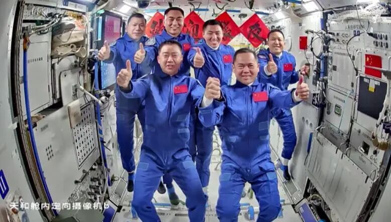 China envía la décima tripulación a su estación espacial a bordo de la cápsula Shenzhou 21