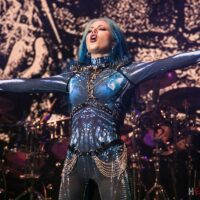 Alissa White-Gluz, fuera de ARCH ENEMY: «Donde hay un final, hay un principio»
