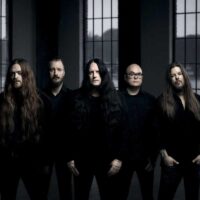 KATATONIA lleva a KISS a la oscuridad versionando «A World Without Heroes»