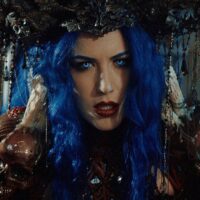 Alissa White-Gluz estrena su primera canción post ARCH ENEMY: así suena «The Room Where She Died»