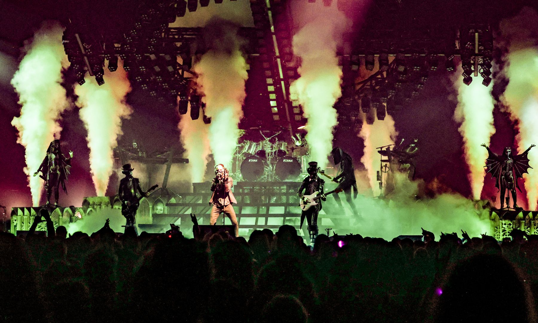 Nameless Ghouls y Papa V en el ritual del Skeletour