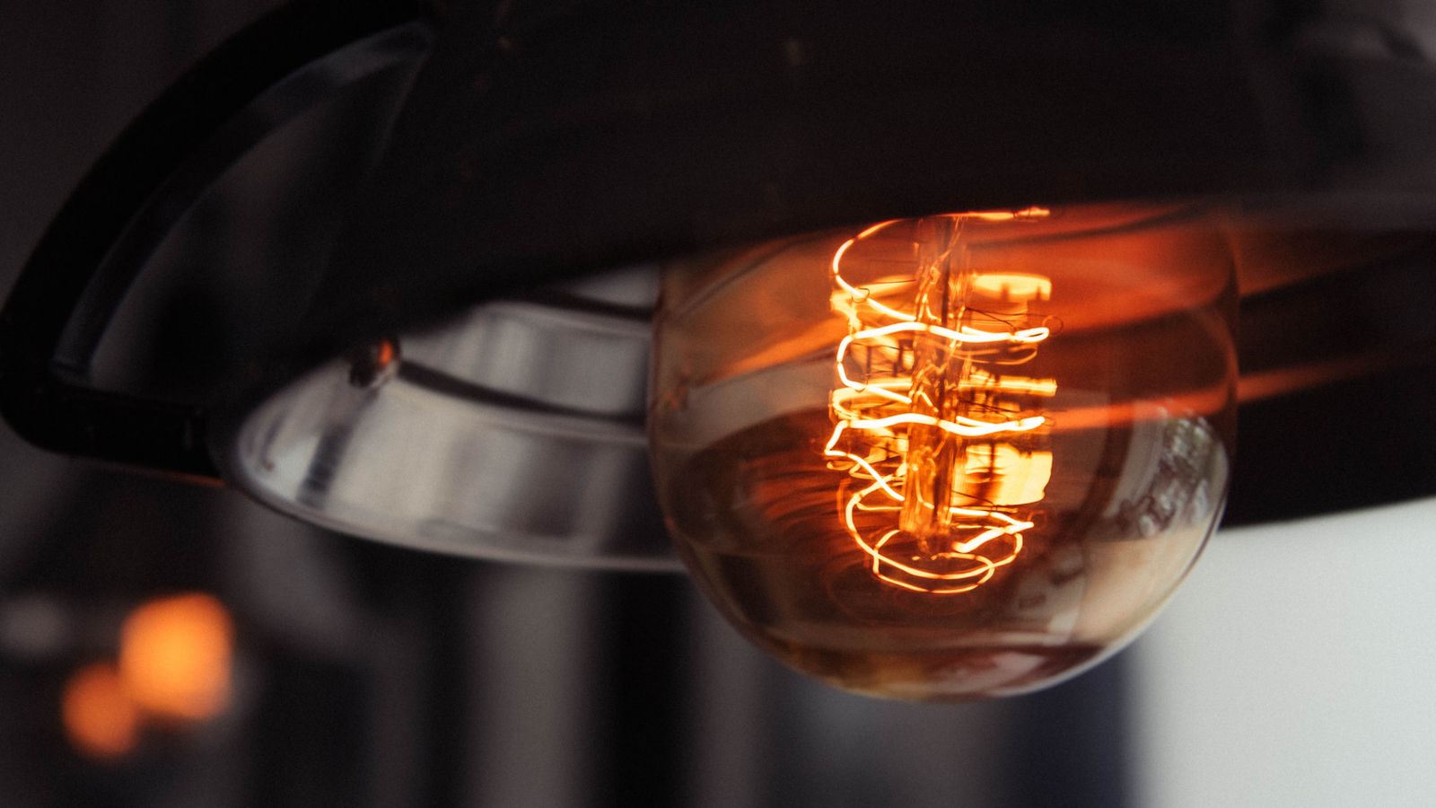 Controla tu factura eléctrica: 4 webs para conocer en todo momento el precio de la luz en tiempo real