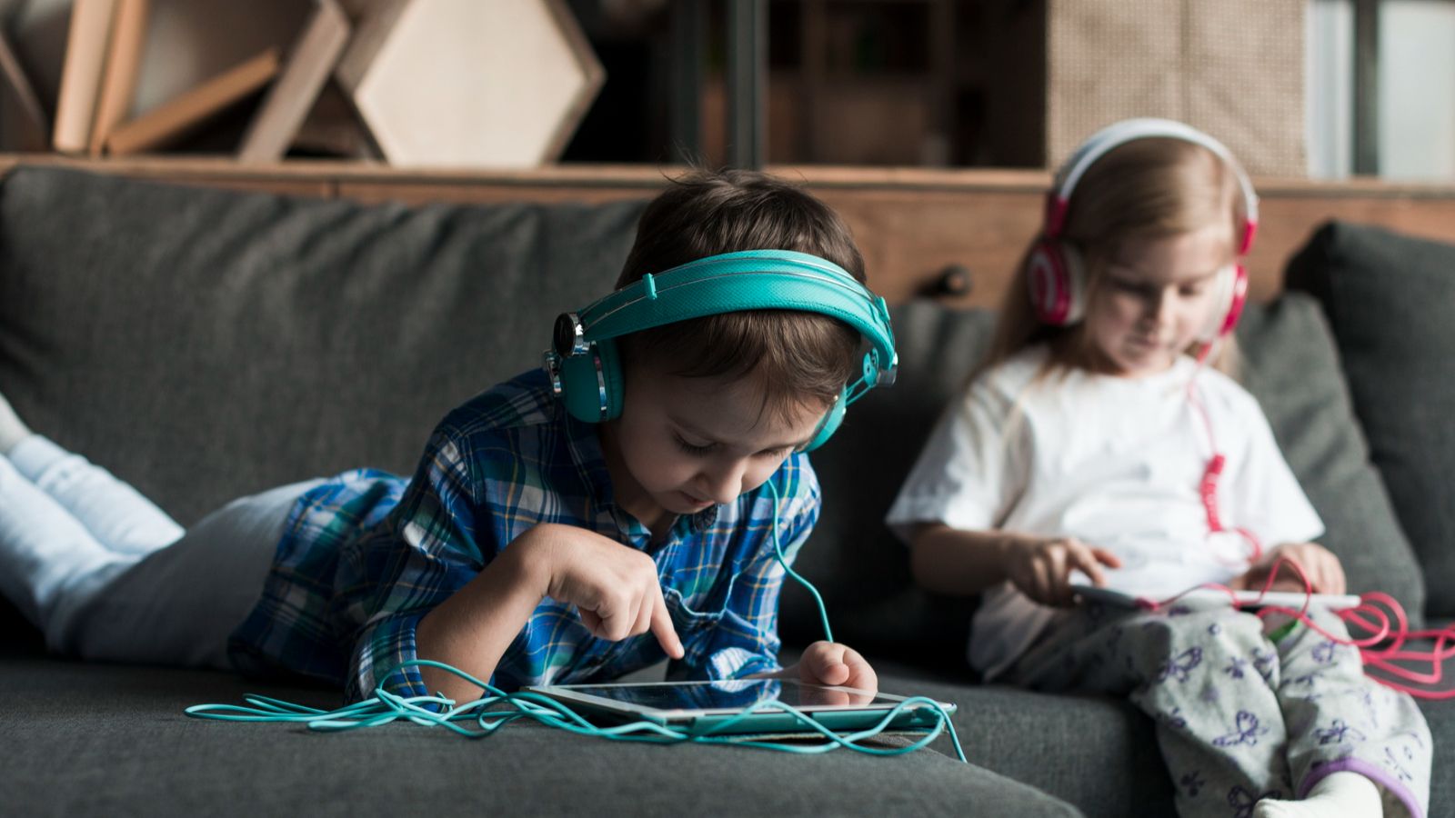 4 videojuegos que enseñan física, historia y programación a tus hijos sin que se den cuenta