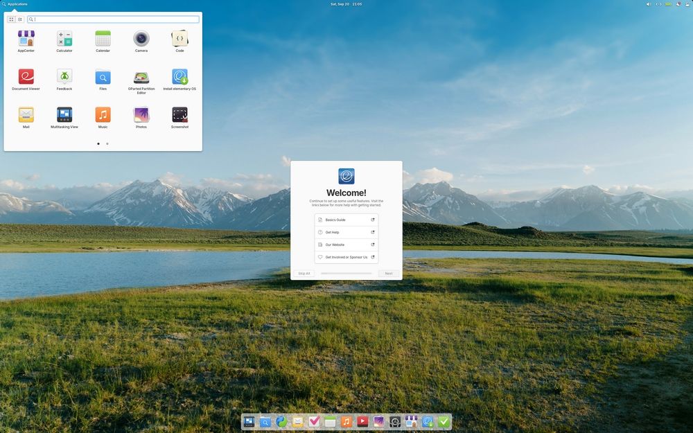 Captura del escritorio de elementaryOS 8.1 mostrando su fondo, ventanas y el Dock de aplicaciones.