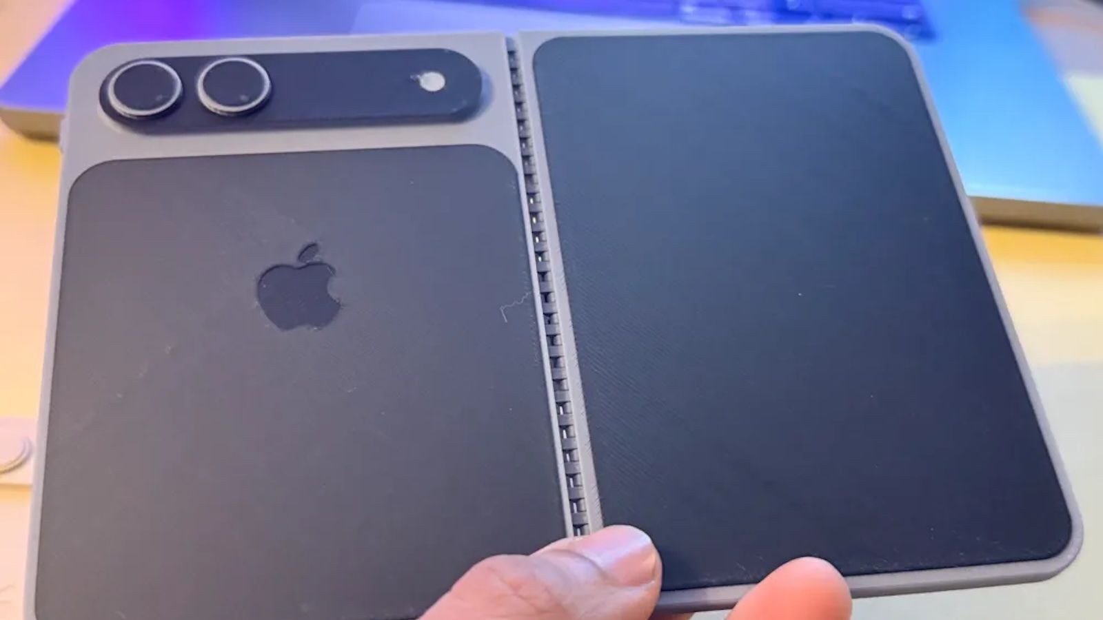 Si tienes una impresora 3D, ya puedes conseguir el primer iPhone plegable del mundo