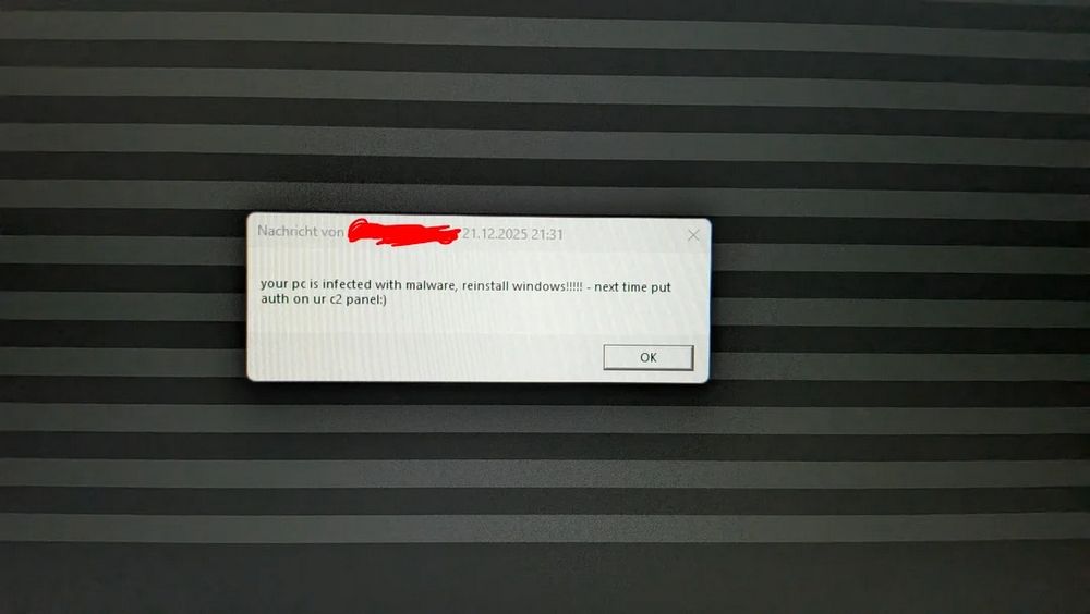 Captura de pantalla de la ventana emergente de Windows que alerta: Tu PC está infectado con malware. Reinstala Windows
