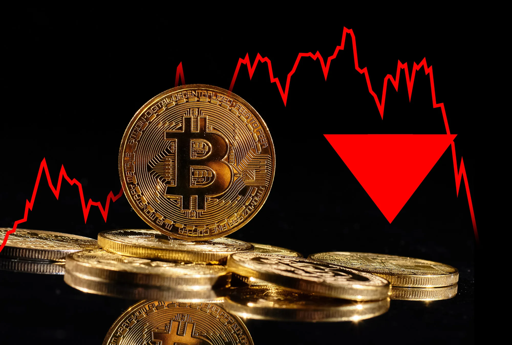 Bitcoin pierde 7% y regresa a la zona de los 85,000 dólares
