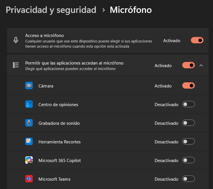 Panel de aplicaciones que pueden acceder al micrófono en Windows
