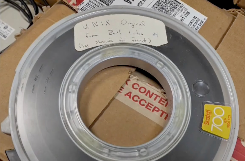 Quien guarda siempre tiene: encuentran una copia de la versión 4 del sistema operativo Unix, que se creía extinta