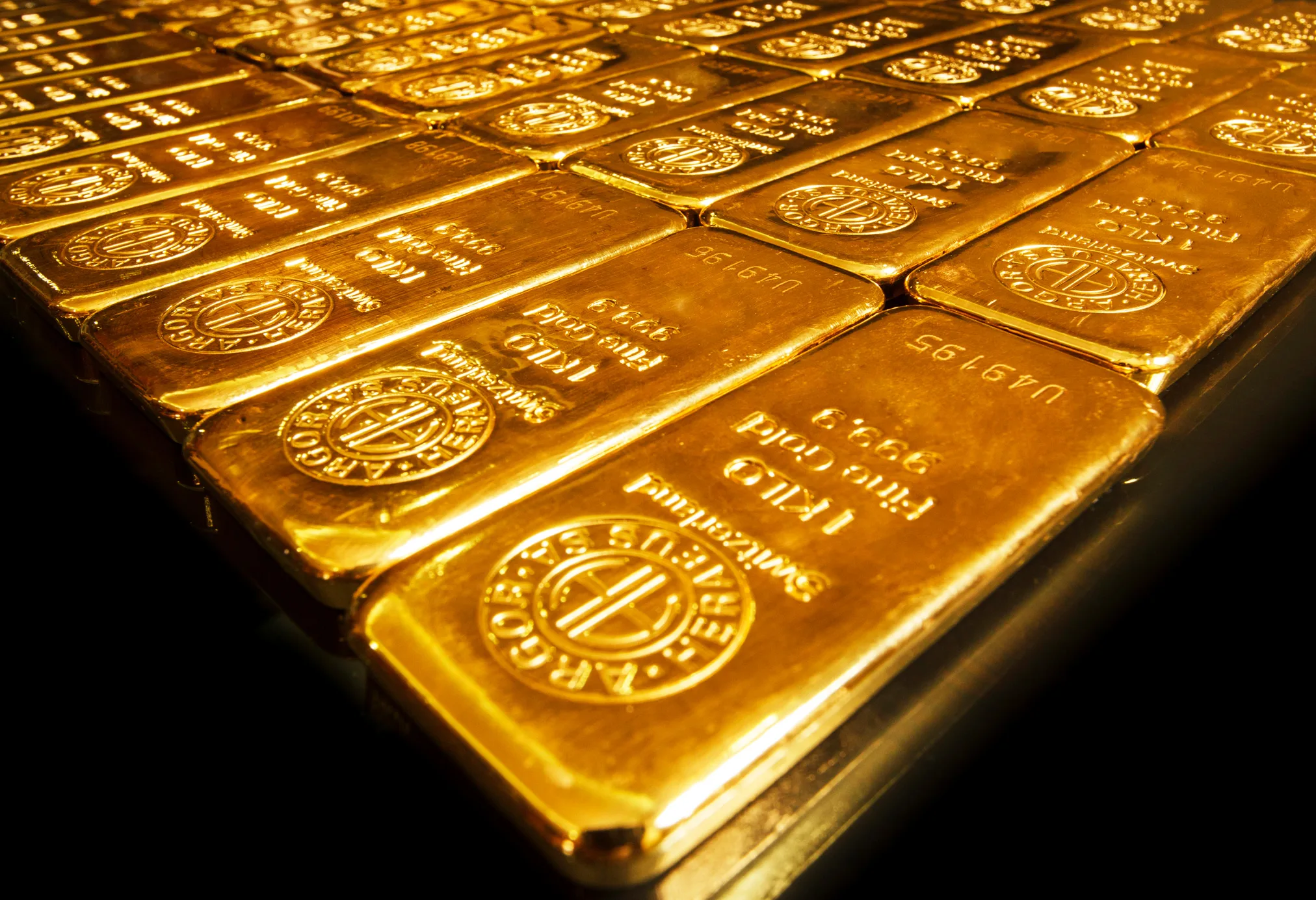 ¿Cómo invertir en oro y plata ahora que los precios están en máximos?