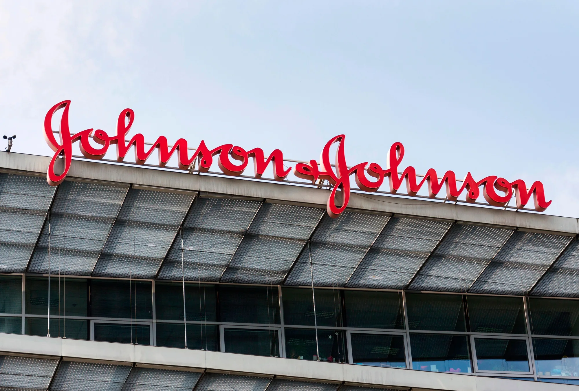 Johnson & Johnson reporta alza del 90.6% en ganancias en 2025 Johnson & Johnson reporta alza del 90.6% en ganancias en 2025