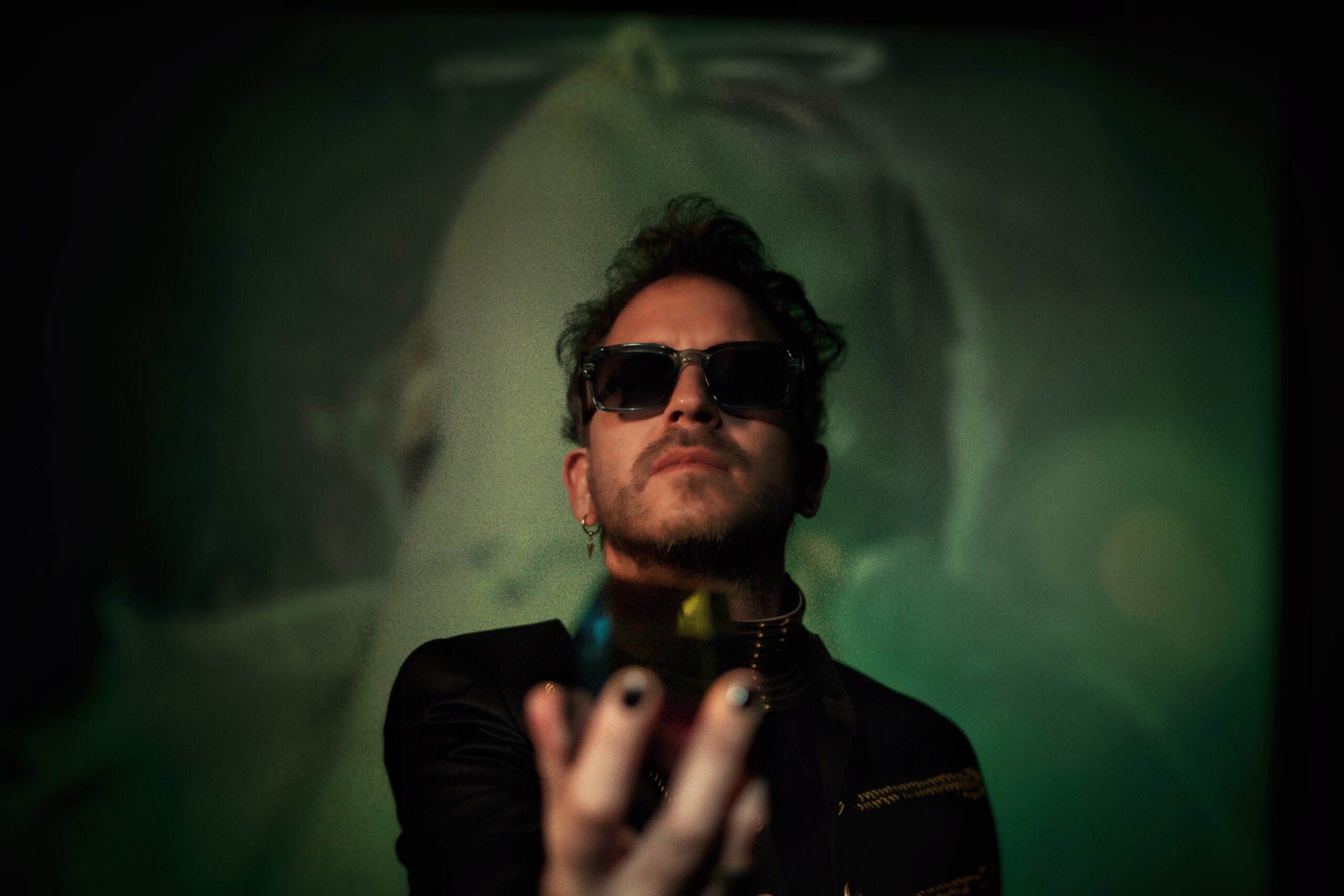 José Biggs lanza una nueva canción con Elvis de Yongol y Connie Isla.