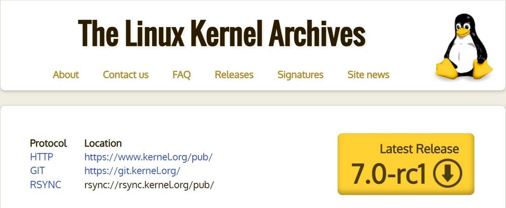 Página web oficial de The Linux Kernel Archives con el logo de Tux y el botón de la última versión 7.0-rc1.