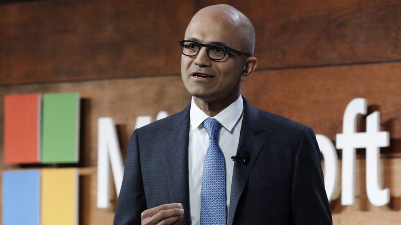 «Nadie quiere nada que sea descuidado»: Satya Nadella reabre el debate sobre la IA
