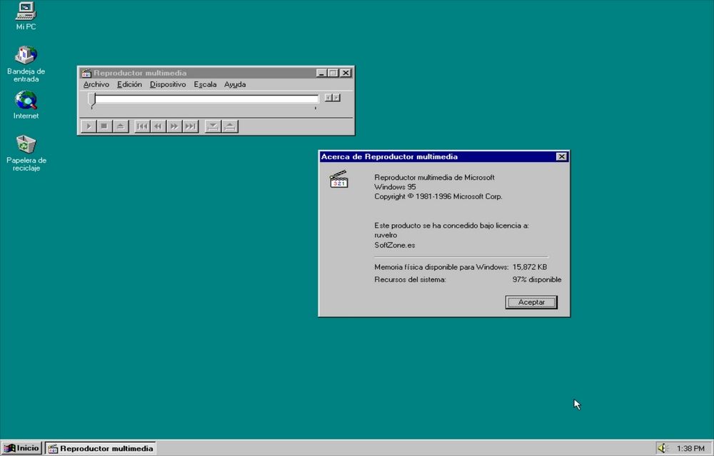 Escritorio de Windows 95 con el Reproductor multimedia abierto y una ventana de información sobre el programa.