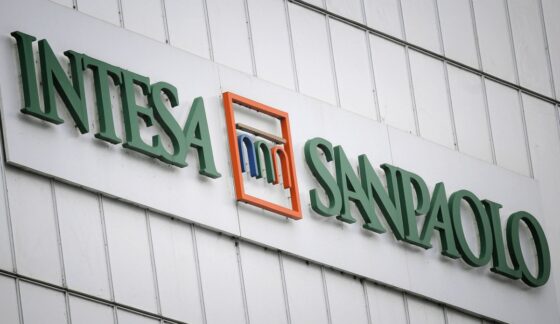 Banco más grande de Italia revela inversión millonaria en ETF de bitcoin