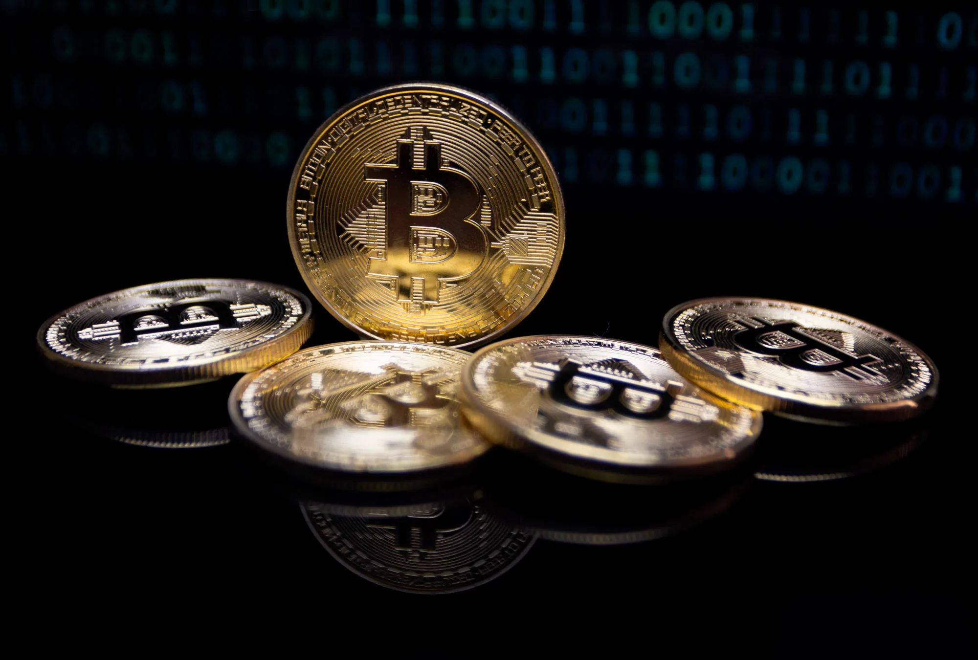 Bitcoin recupera los 70,000 dólares, pero aún registra una caída semanal del 15%