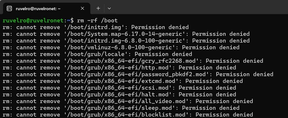 Terminal de Linux mostrando múltiples errores de permiso denegado al intentar eliminar archivos del directorio /boot.
