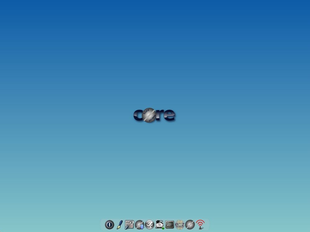 Escritorio de Tiny Core Linux con fondo azul degradado, logotipo central y barra de herramientas inferior.